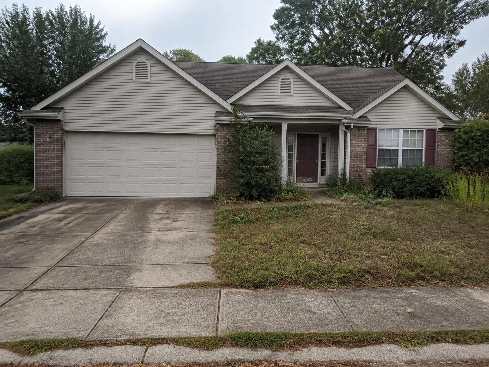 Home exterior before MarketHouse preparation - weathered driveway and dated front entry